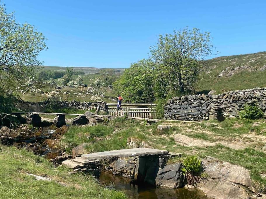 Charming Dog-Friendly Yorkshire Dales Cottage, Austwick エクステリア 写真