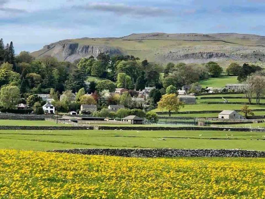 Charming Dog-Friendly Yorkshire Dales Cottage, Austwick エクステリア 写真