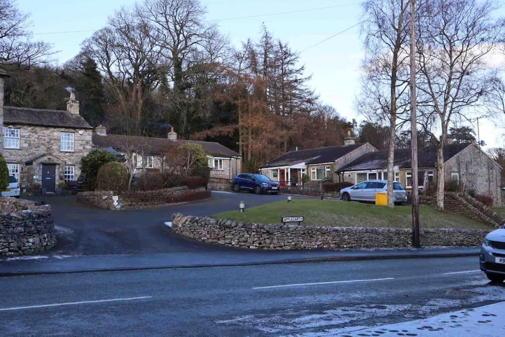 Charming Dog-Friendly Yorkshire Dales Cottage, Austwick エクステリア 写真