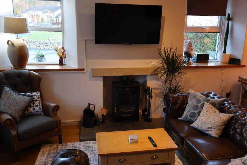 Charming Dog-Friendly Yorkshire Dales Cottage, Austwick エクステリア 写真