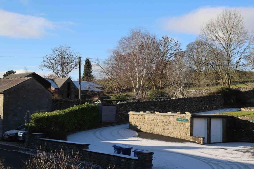 Charming Dog-Friendly Yorkshire Dales Cottage, Austwick エクステリア 写真