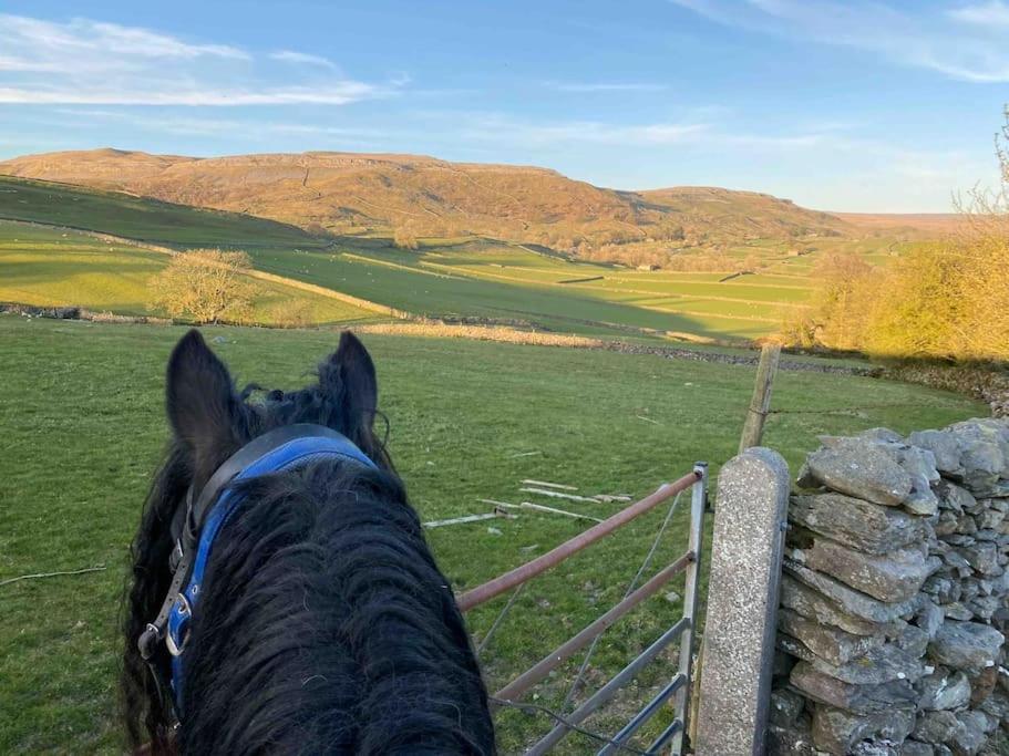 Charming Dog-Friendly Yorkshire Dales Cottage, Austwick エクステリア 写真