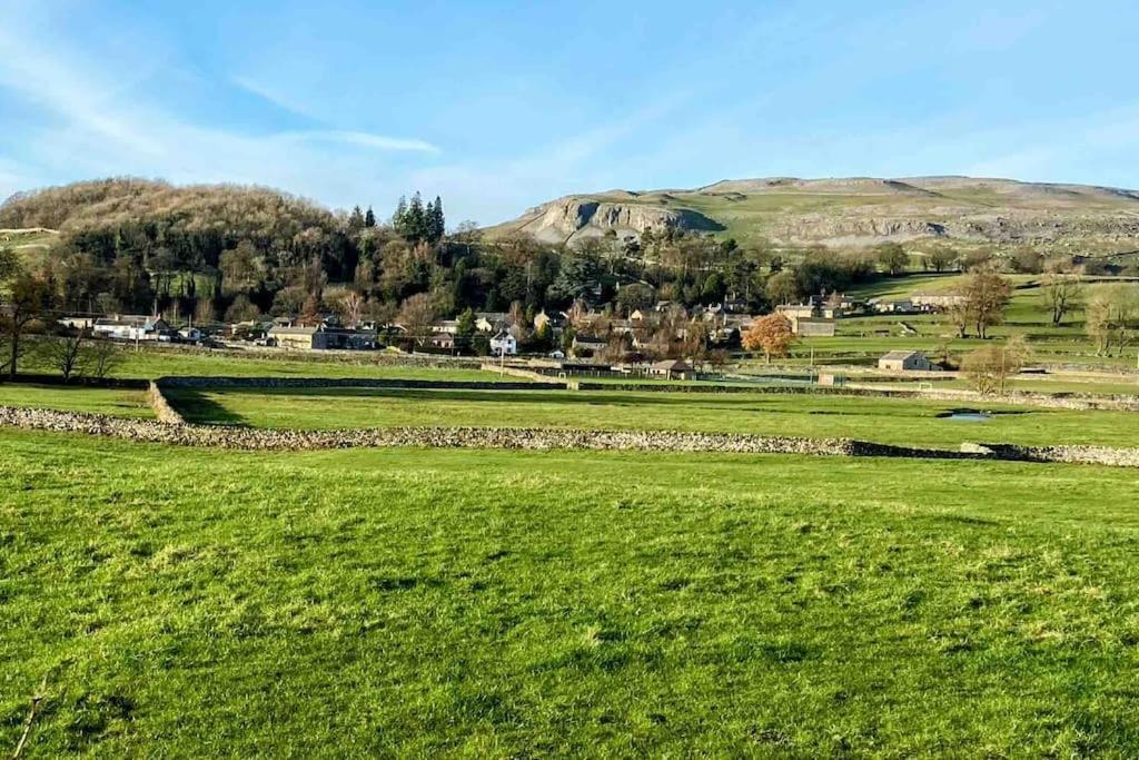 Charming Dog-Friendly Yorkshire Dales Cottage, Austwick エクステリア 写真
